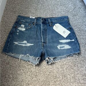 New! Levi 501 high rise shorts size 31 destressed women’s non-stretch